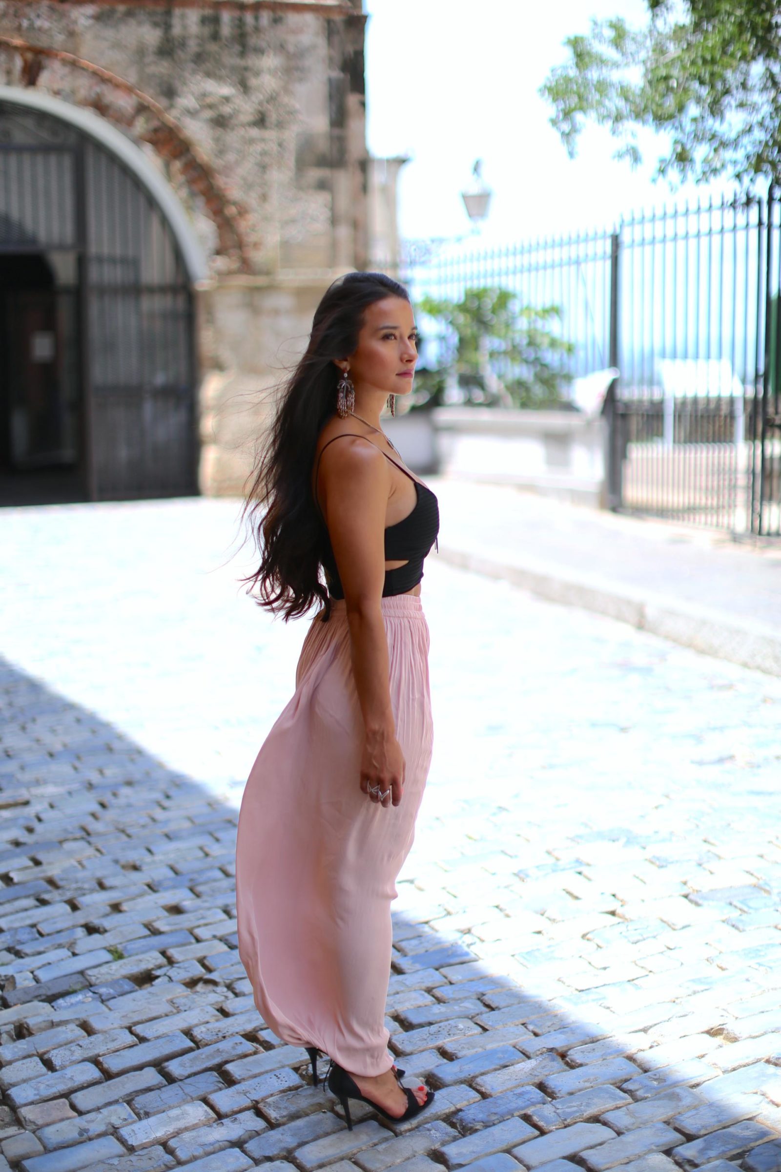Zara Full Trousers, Black Crop Top, black zara heels, blush pants, puerto rico, Old San Juan, Enchanting look, Latina Blogger, Mexican Blogger